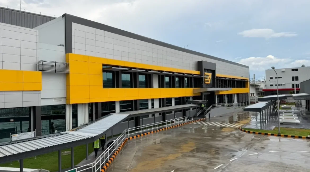 แผ่นอลูมิเนียมคอมโพสิตเหมาะกับงานฟาซาดและผนังอาคารแบบไหน